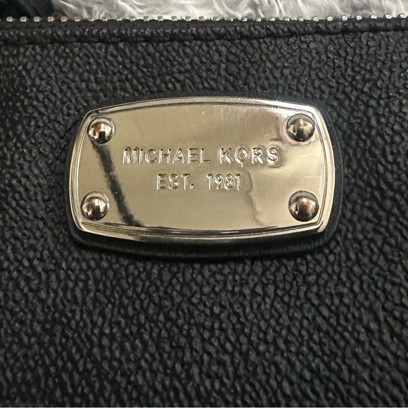 Michael Kors Cindy LG Dome Crossbody Handbag - Picture 5 of 6